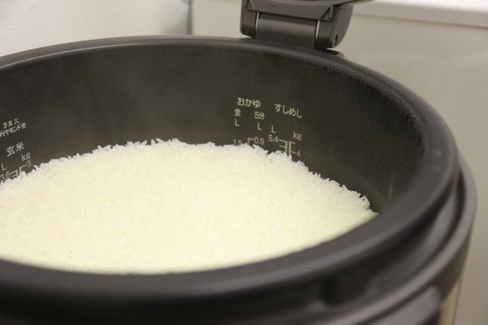 SAKAIの福利厚生の1つ「会社でお米を炊く制度」